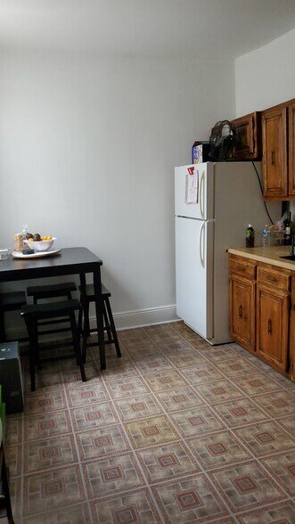 Building Photo - 135 Anderson Ave