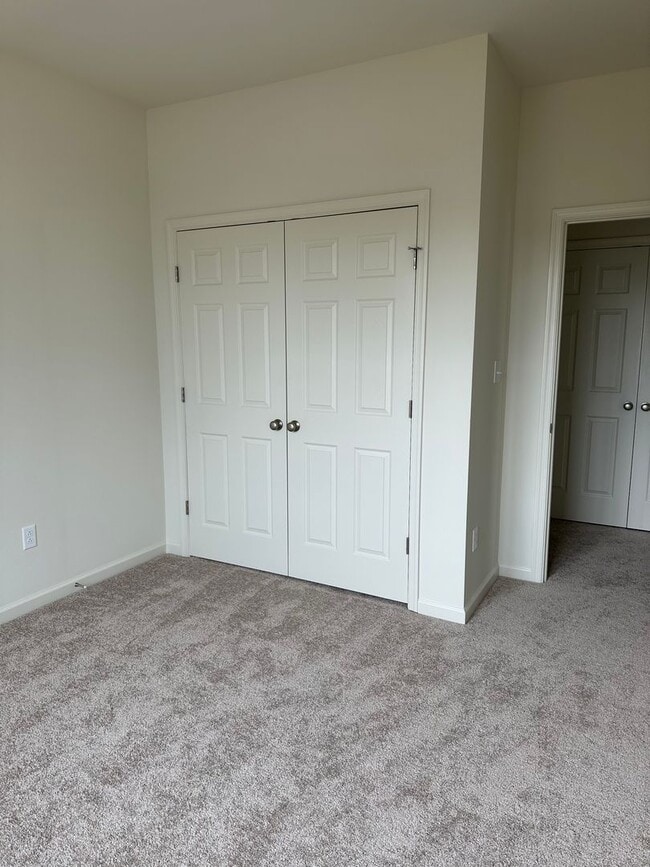 Building Photo - Coming Soon! End unit townhome in Darley G...