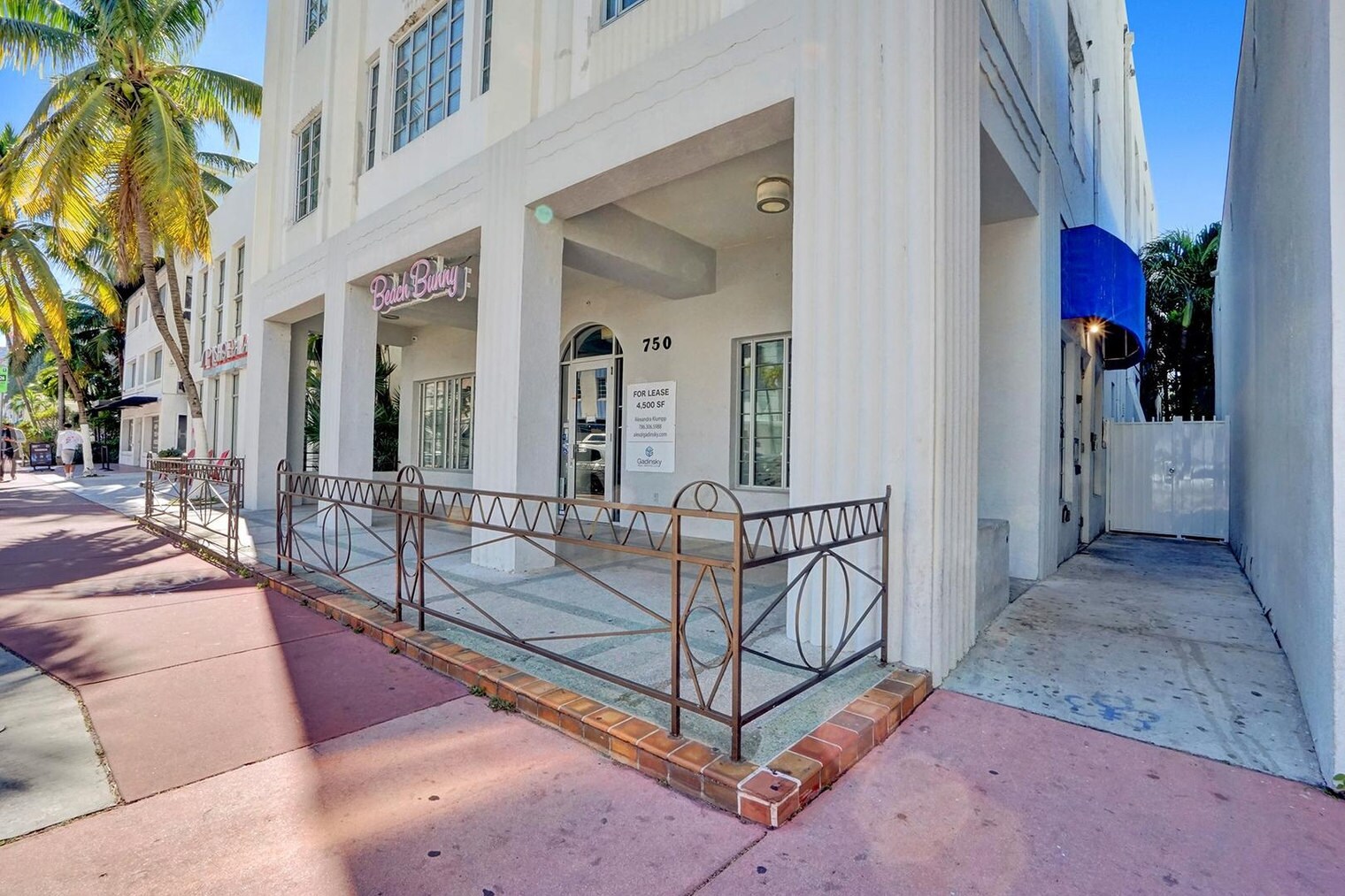 Building Photo - 750 Collins Ave