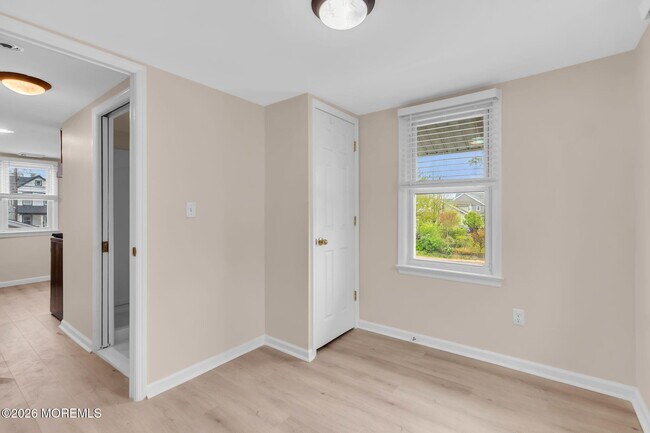 Building Photo - 1802 Pine Terrace