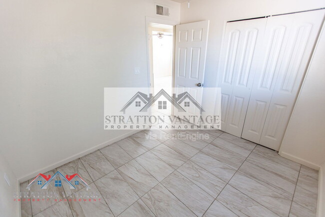 Building Photo - 14034 W Noble Cir