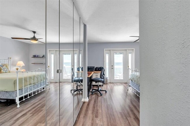 Building Photo - 4768 Coquina Key Dr SE