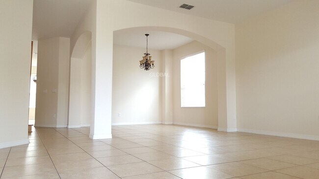 Building Photo - Elegant 4-Bedroom Home in Gated Eagle Creek with Resort-Style Amenities