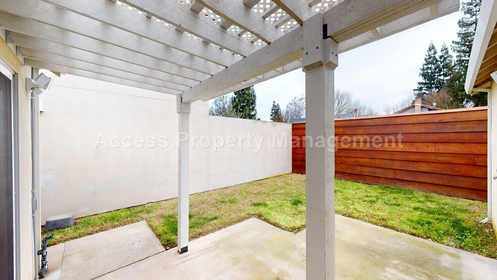 Building Photo - 3728 Terneuzen Ave