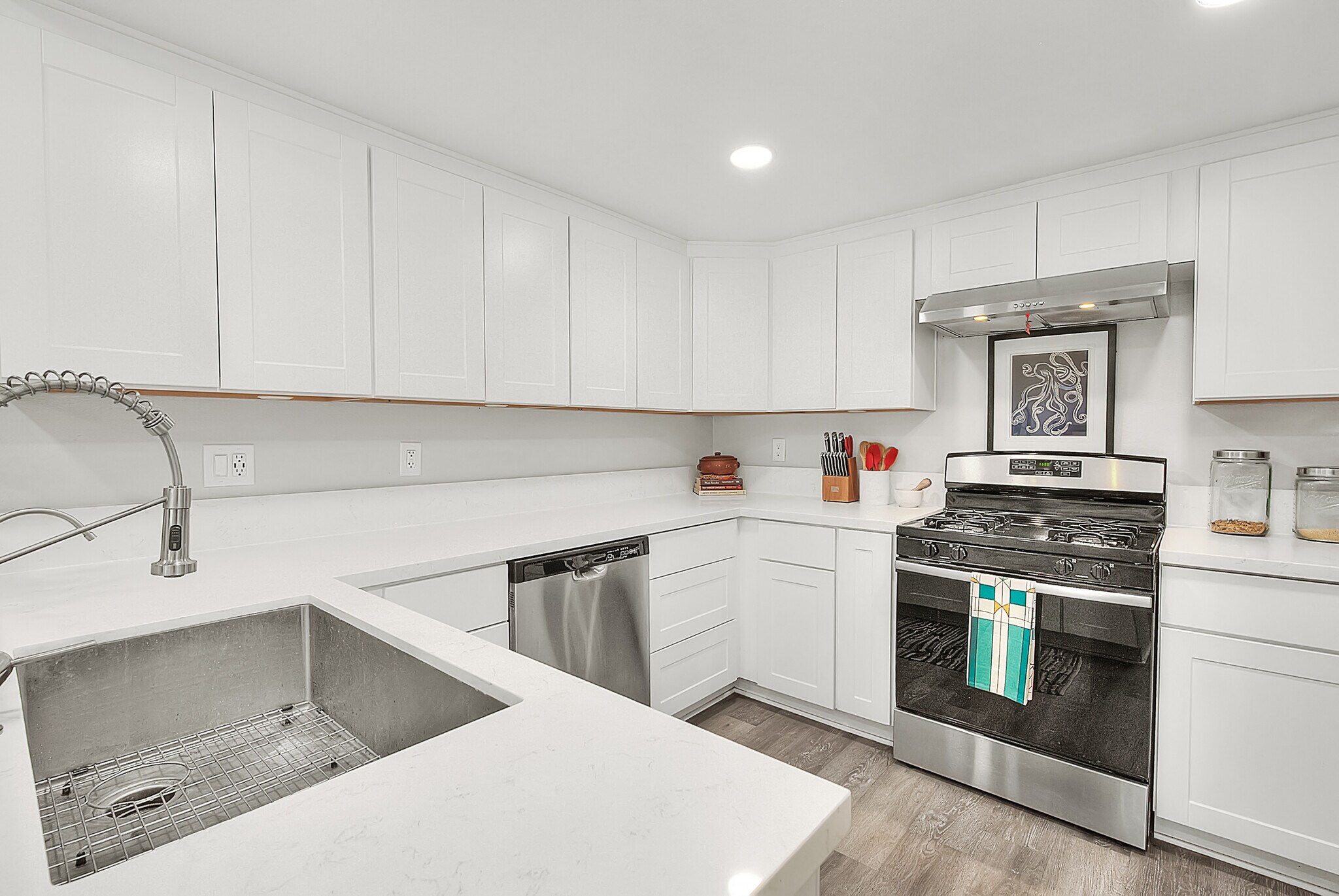 Building Photo - 1068 Border Ave