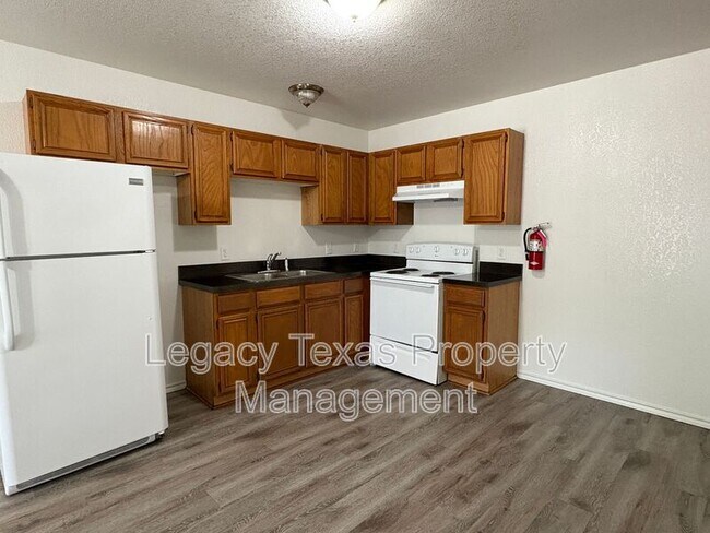 Building Photo - 404 N Anglin St