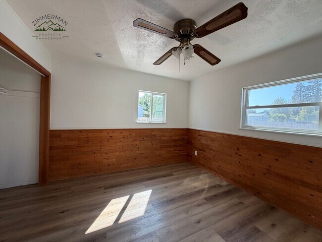 Building Photo - 460 S 41st St