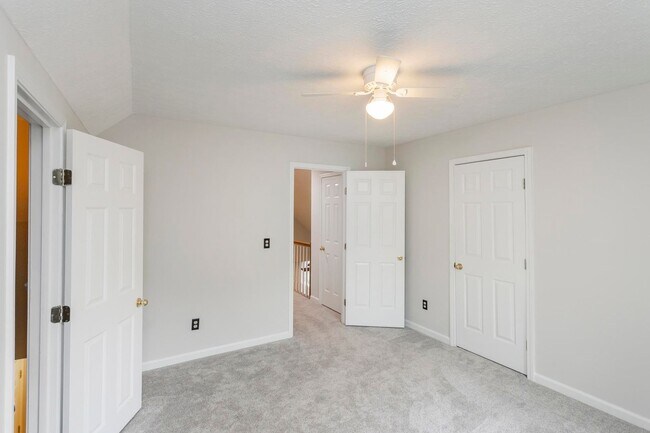 Building Photo - 105 Redbud Dr