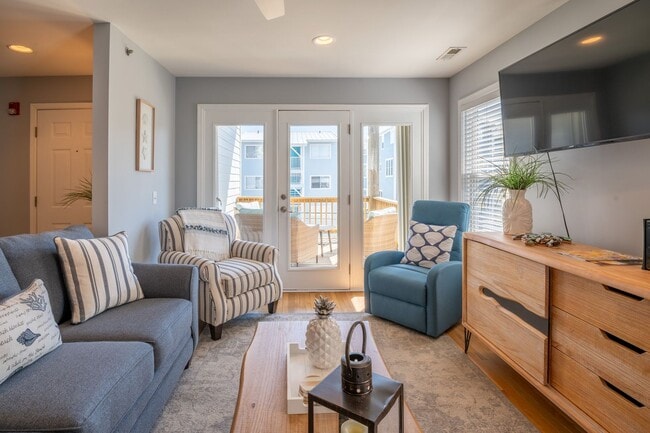 Building Photo - OFF-SEASON FURNISHED MONTHLY RENTAL **PRIC...