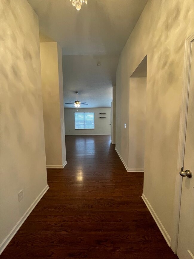 Building Photo - Gorgeous Three Bedroom Single-Family Home