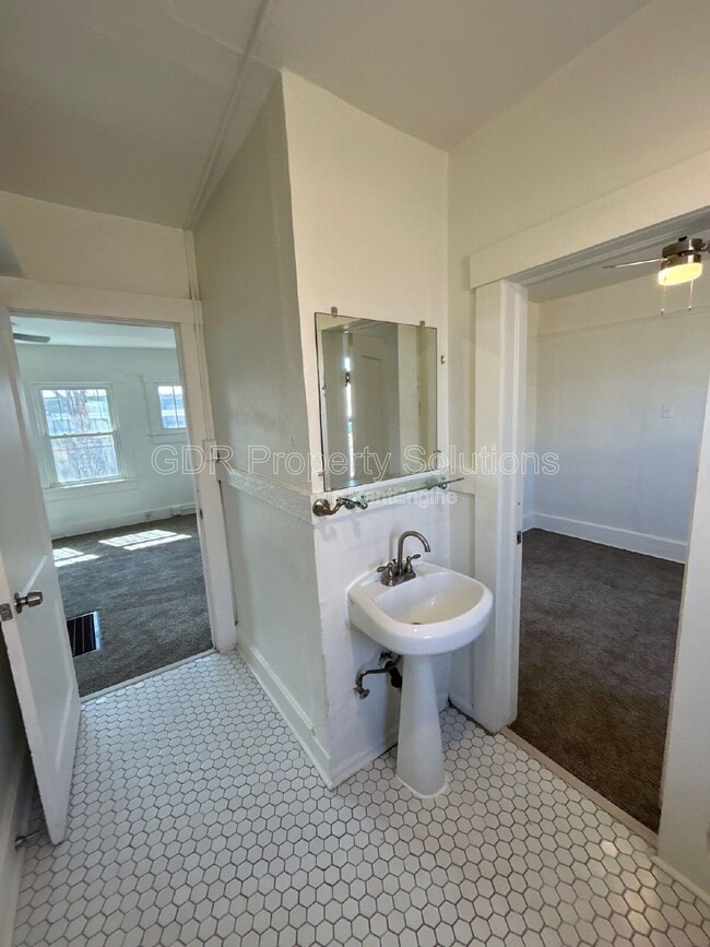 Building Photo - 116 Princeton Dr SE