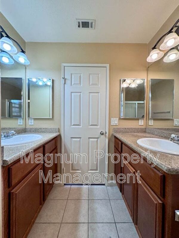 Building Photo - 25826 Iris Ave