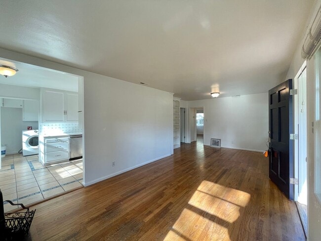 Building Photo - Adorable Two-Bedroom in the Hillcrest Area of Pacific Grove!