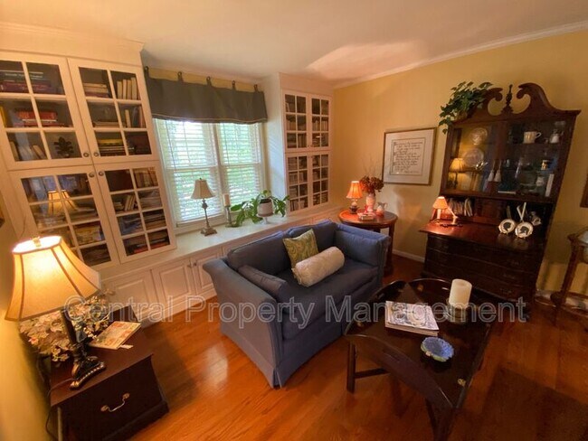 Building Photo - 4724 Coach Hill Dr