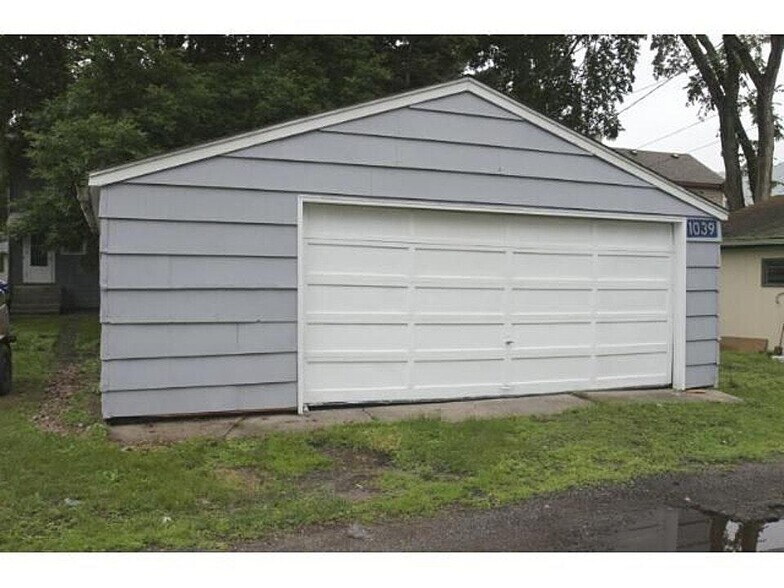 Garage - 1039 23rd Ave SE