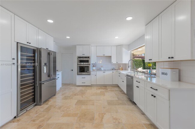 Building Photo - 3010 NE 58th St