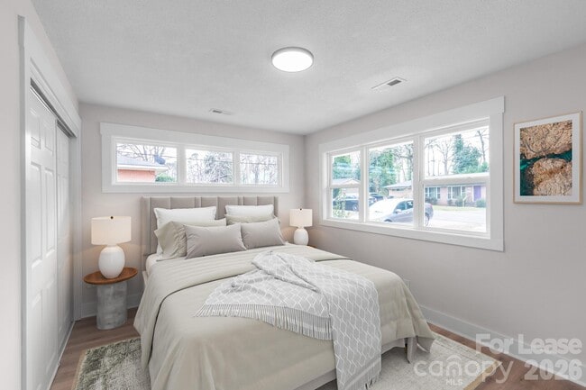 Building Photo - 533 Blendwood Dr