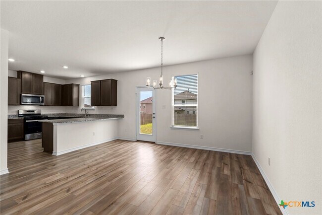 Building Photo - 5012 Arrow Vis