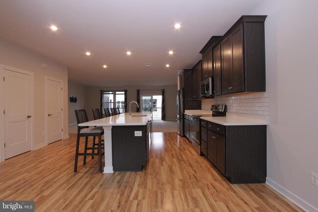 Building Photo - 43808 Middleway Ter