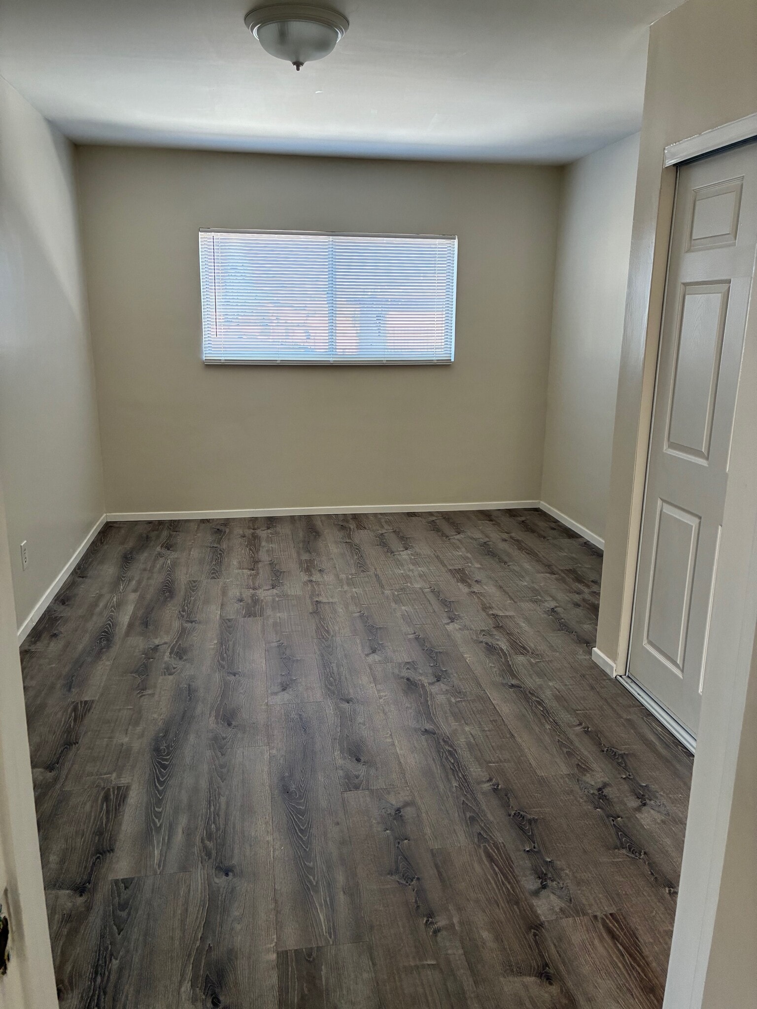 Building Photo - 9412 1/2 Flower St