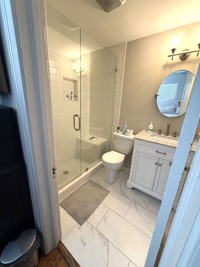 Building Photo - 1 Bedroom Condo Available Steps From Downtown Tuscaloosa!
