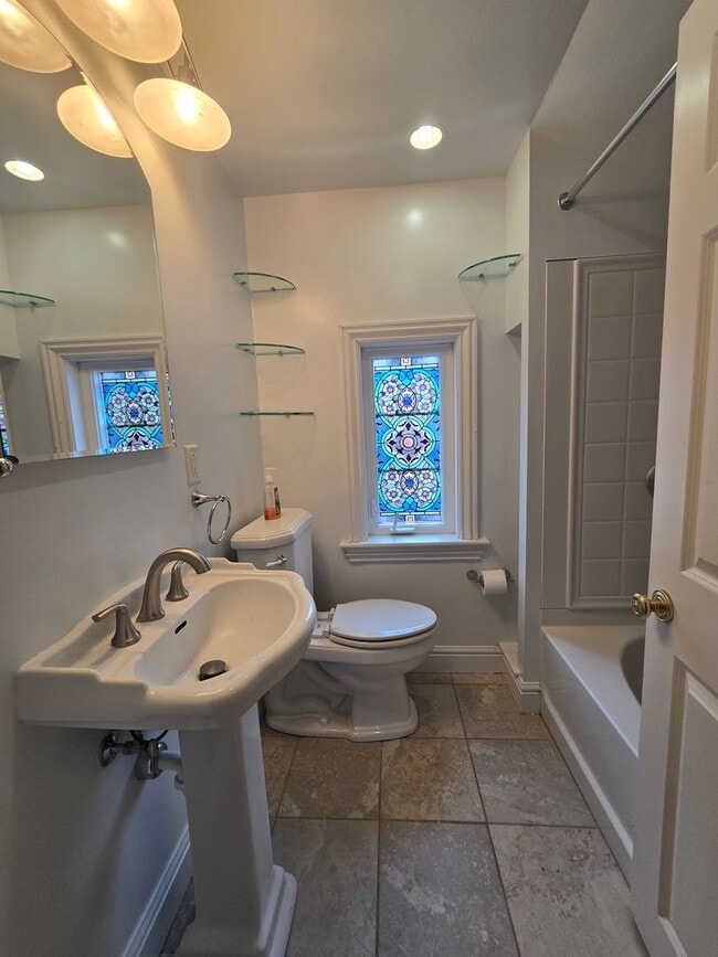 Building Photo - Beautifully Kept 2 Bedroom Home in Penn Hi...