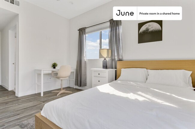 Building Photo - Room in Shared 5 bed/7 bath home