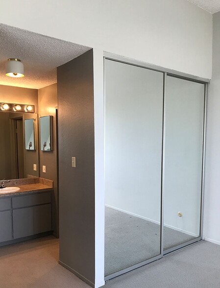 Building Photo - 7 Embarcadero W