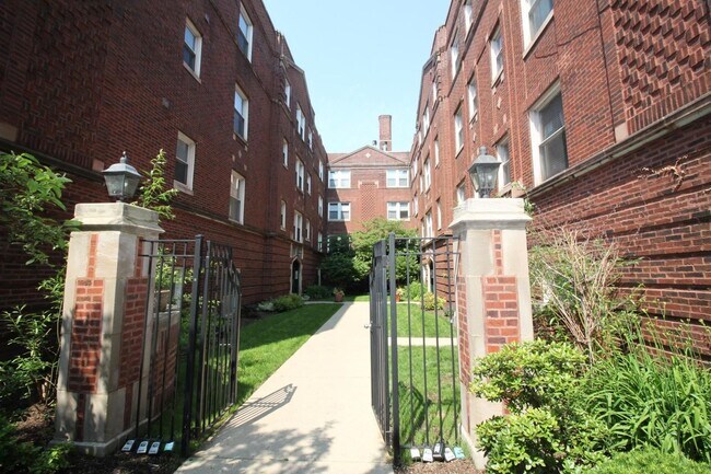 Primary Photo - Rehabbed and Spacious Lakeview One Bedroom...