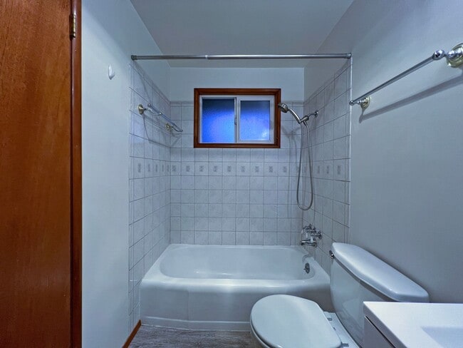 Building Photo - Adorable Three Bedrooom in Edgewood