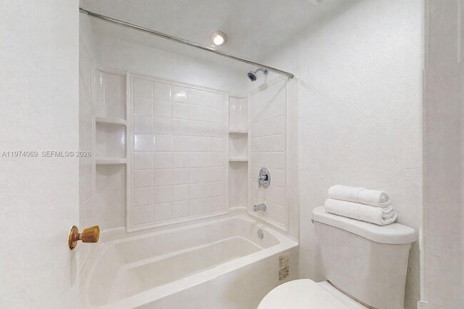 Building Photo - 13715 Kendale Lakes Cir