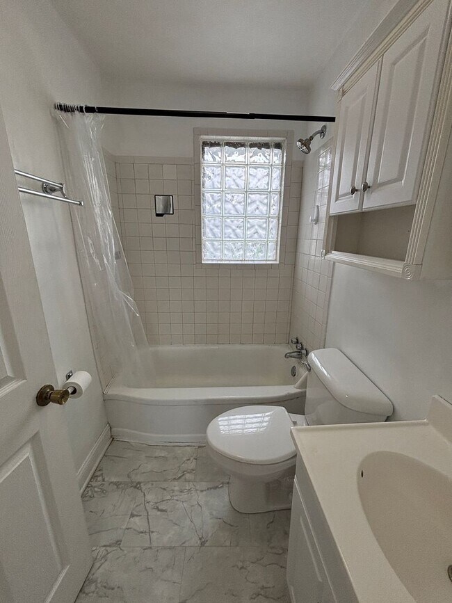 Building Photo - $500 OFF first months rent********950 Morgan Avenue -One Level Living with 2 bedrooms and 2 baths