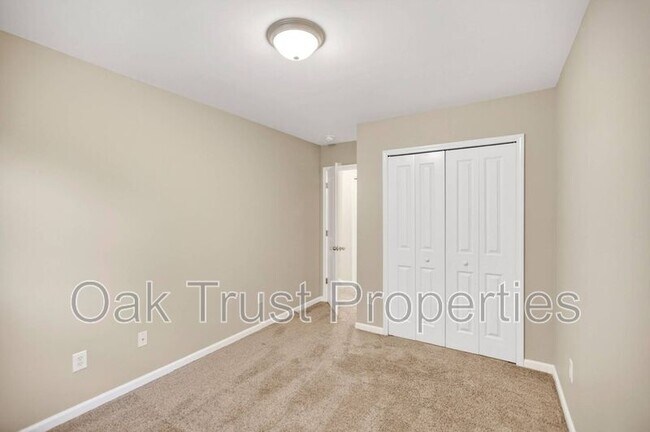 Building Photo - 854 Bibury Ct