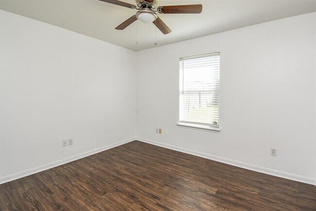 Building Photo - 6902 Manor Terrace Ln