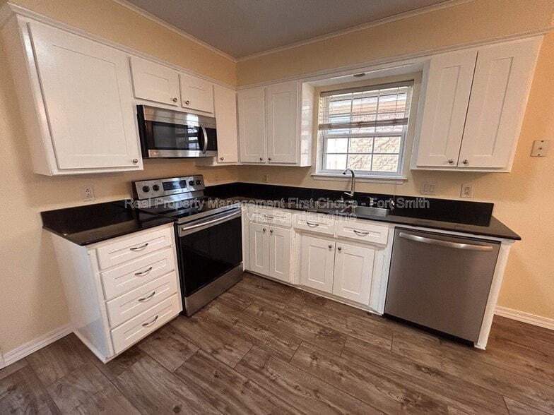 Building Photo - 3200 S 56th St