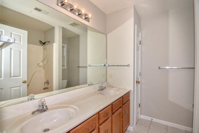 Building Photo - 1608 Apple Valley Ct