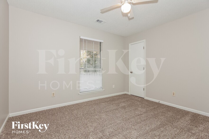 Building Photo - 150 Domino Ct