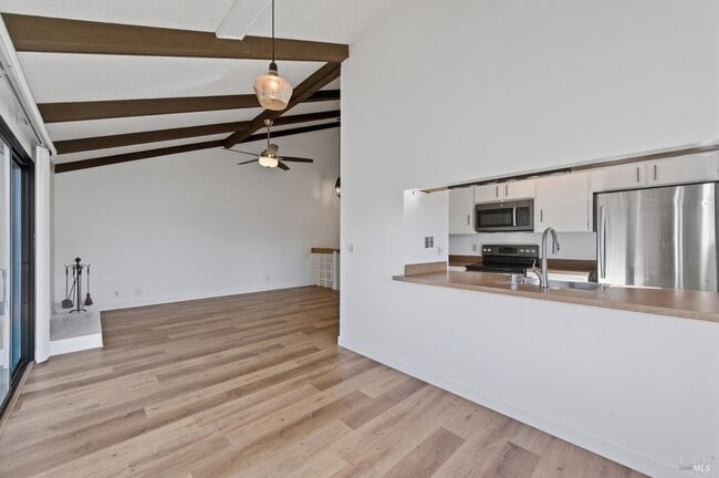 Building Photo - 12 Byron Cir