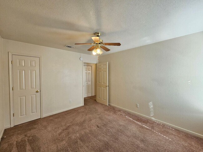 Building Photo - AVAILABLE NOW!