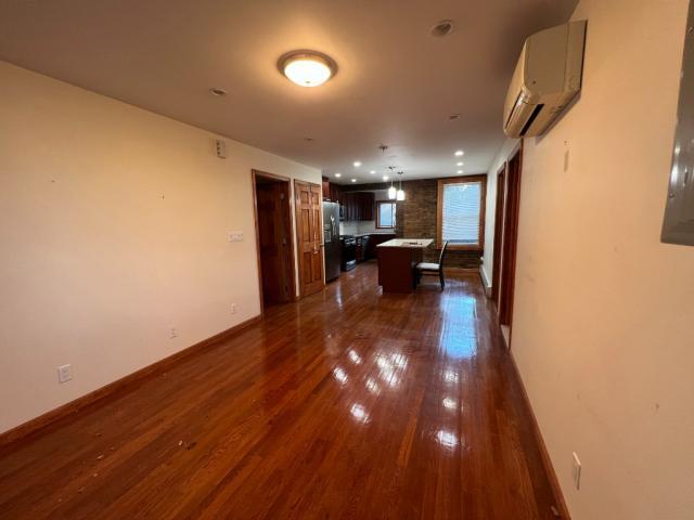 Building Photo - 2 bedroom in SUNNYSIDE NY 11104