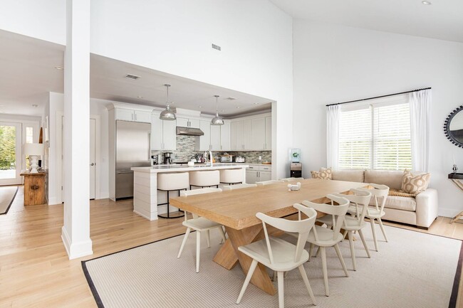 Building Photo - 72 Talmage Farm Ln