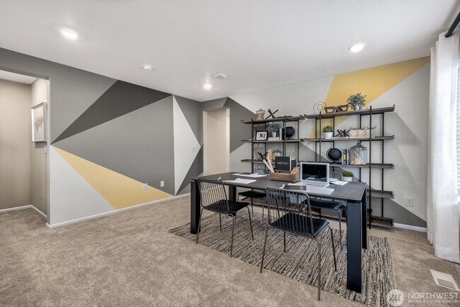 Building Photo - Beautiful 5-bedroom, 3-bath home offering 2,648 sq ft of comfortable living space on an east-faci...