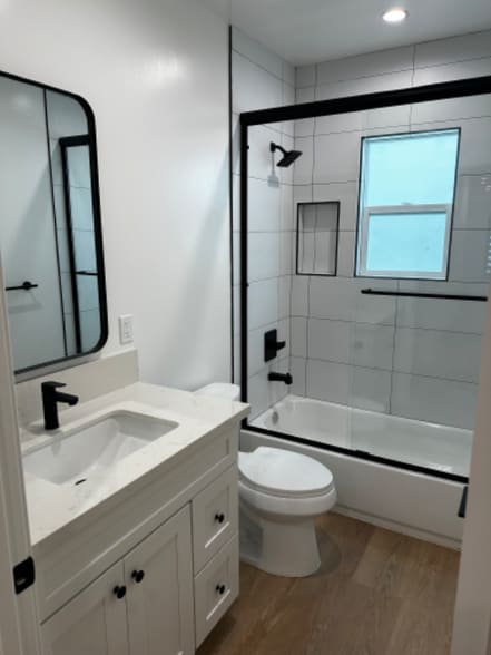 Building Photo - 2010-2010 Vineyard Ave