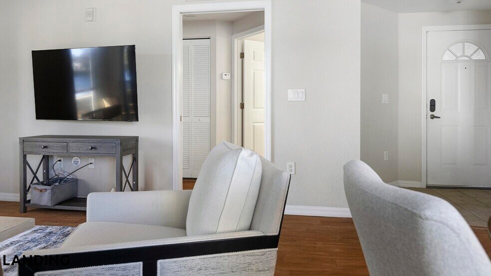 Building Photo - 3695 Island Club Dr