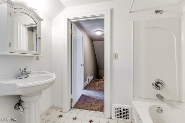 Building Photo - 3318 Tullamore Rd