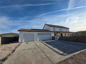 Building Photo - 1590 Mustang Dr