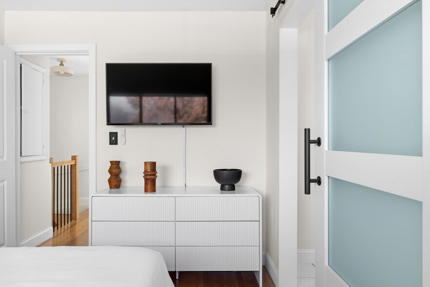 Building Photo - 125 Urell Pl NE