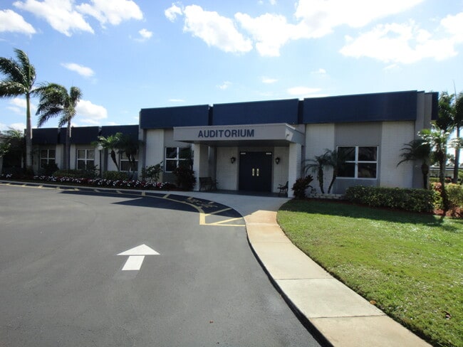 Building Photo - 2527 Emory Dr W