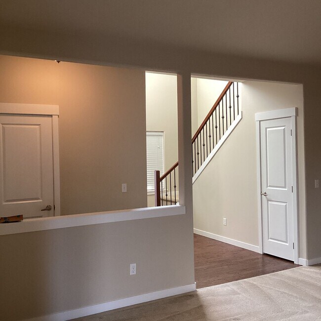 Building Photo - Modern Comfort & Timeless Style in the Heart of Lynnwood