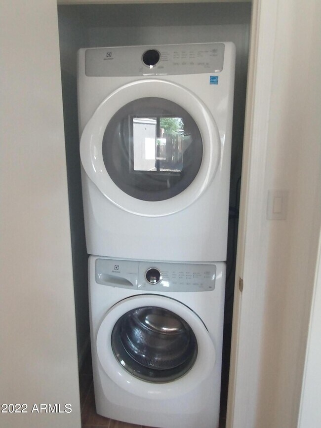 Building Photo - 13802 N 17th Ave